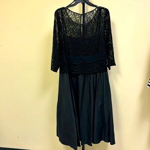 Plus size Jessica Howard formal black dress